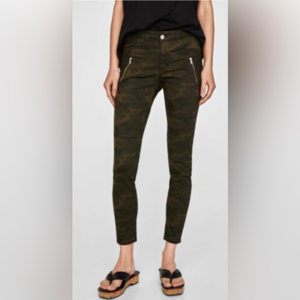 ZARA CAMOUFLAGE SKINNY JEANS WITH ZIPPER DETAIL LIKE NEW. Size 26 inch waist